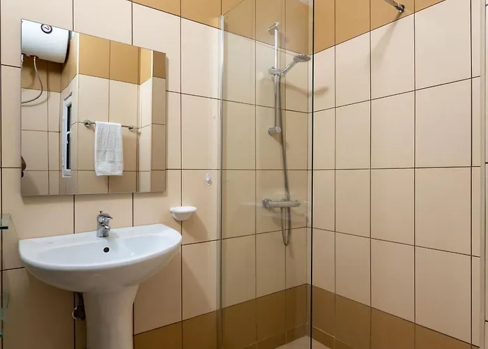 Meri's 25 * Sarandë